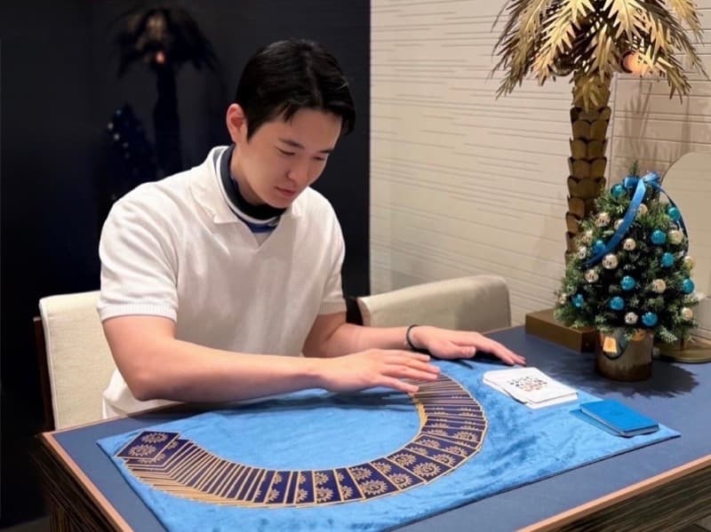 Yun Sang-hyeok Tarot